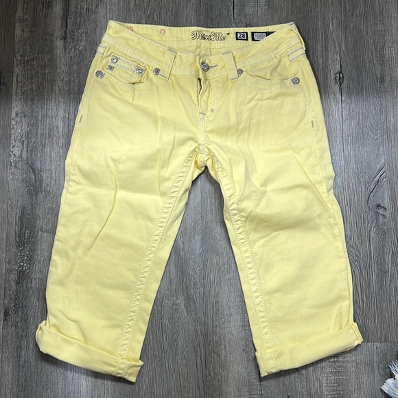 Miss Me Capri Jeans - Picture 4 of 5